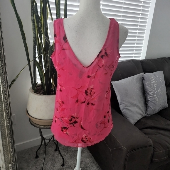 white house black market double layered floral sleeveless blouse. Size xsmall. N - Picture 3 of 7